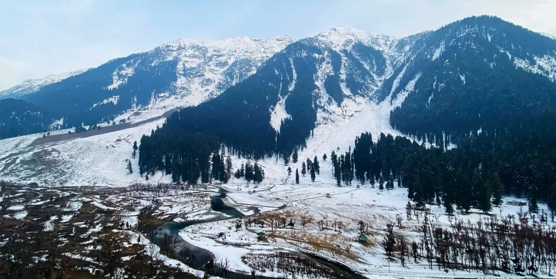 Kashmir Receives Season's First Snowfall
