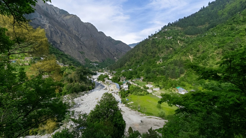 Tirthan Valley, Himachal Pradesh – A Tranquil Escape for Solo Travel This New Year